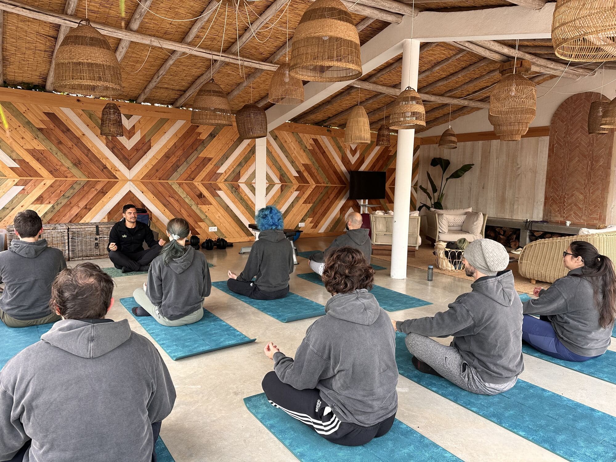 Nilo team doing a yoga session outdoors during the Algarve offsite.
